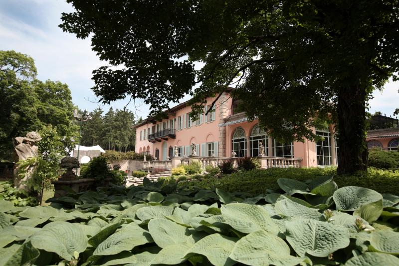 Loyola at Cuneo Mansion & Gardens